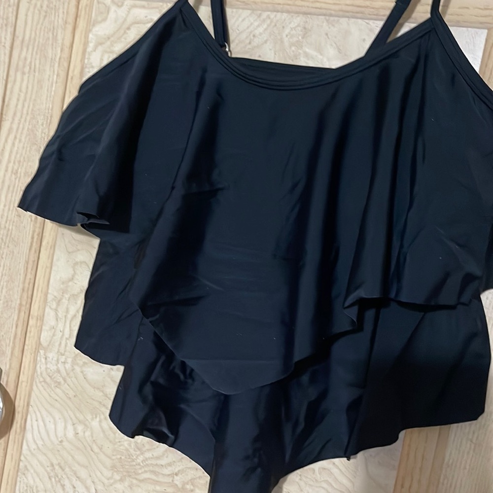 NWOT black swim top L - Picture 2 of 4